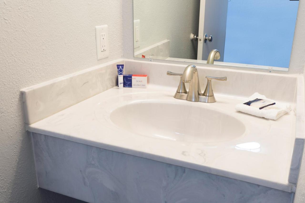 Americas Best Value Inn East Peoria Zewnętrze zdjęcie